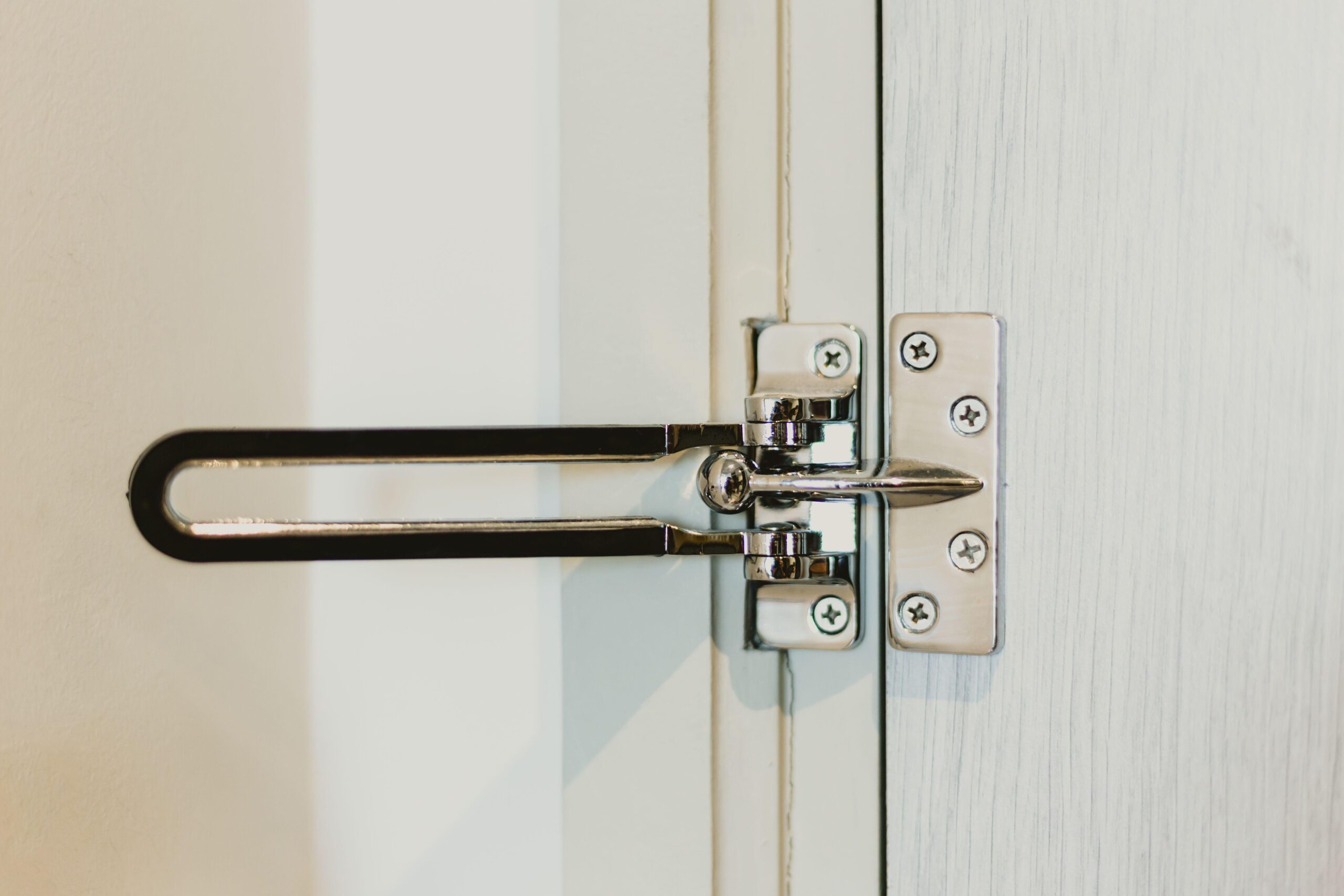 Devant -Rapid Soldes Boutique Door lock Quality Stock Alamy scaled